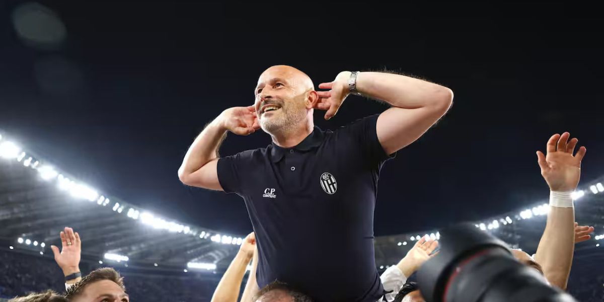 Vincenzo Italiano esulta dopo la vittoria della Coppa Italia