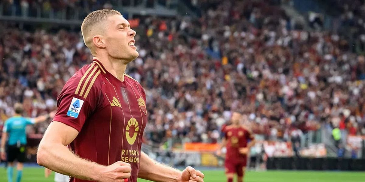 Dovbyk esulta dopo il gol