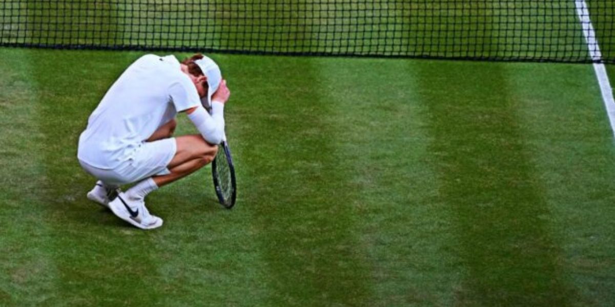 Sinner commosso dopo la vittoria del suo primo Wimbledon
