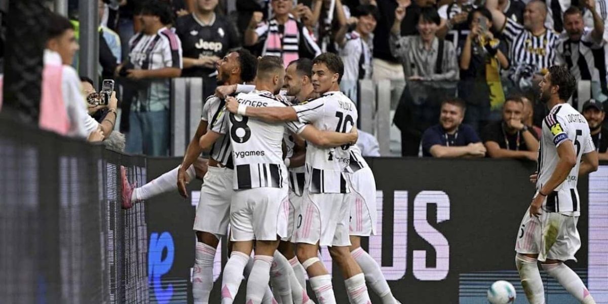 La Juventus esulta dopo il gol decisivo contro l'Inter