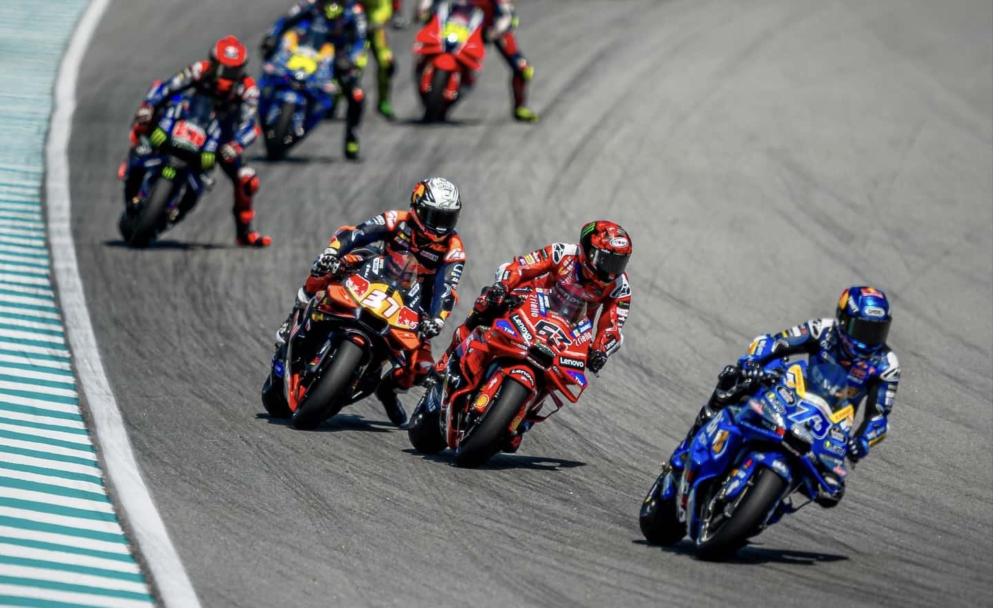 I primi giri della gara comandata da Alex Marquez davanti a Bagnaia e Acosta