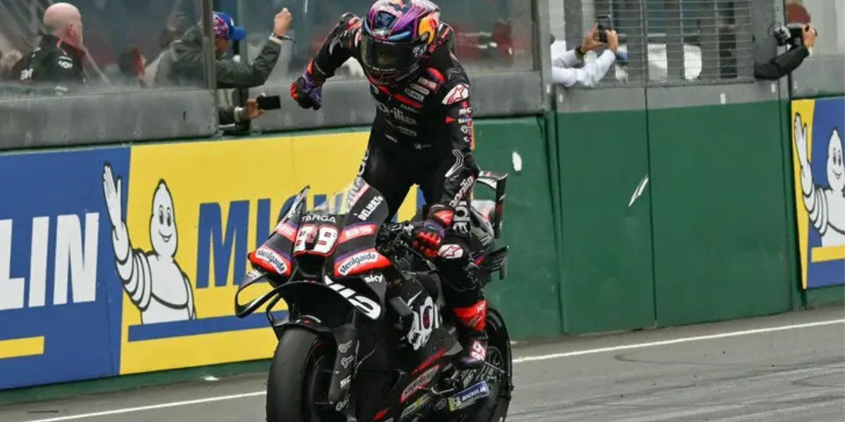 Martin festeggia dopo la vittoria di Le Mans